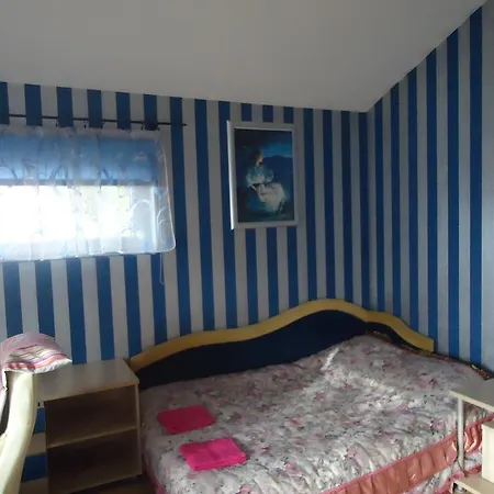 Hotel Roja *